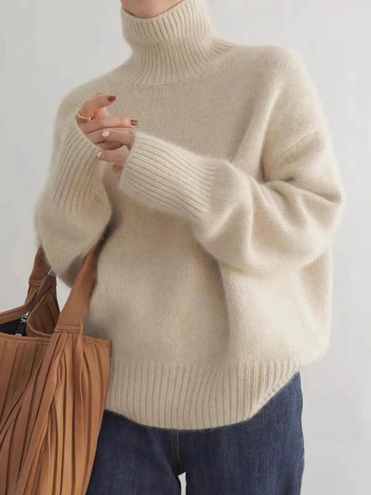 Women's luxe cashmere turtleneck sweater in beige