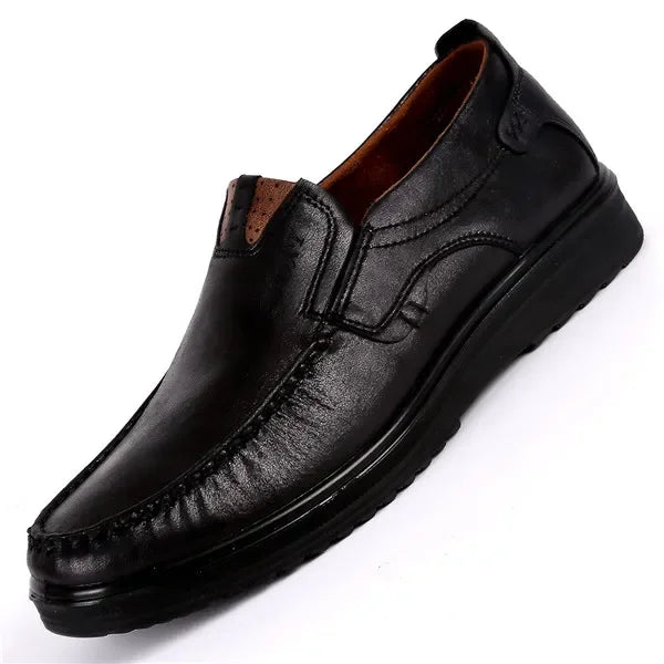 Men's casual leather loafers featuring a non-slip sole, designed for comfort and everyday wear, perfect for versatile styling. 10