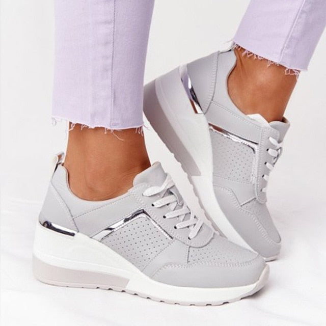 Orthopedic women's sneaker featuring arch support and cushioning for enhanced comfort and stability during daily activities. 3