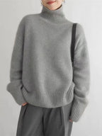 Women's luxe cashmere turtleneck sweater