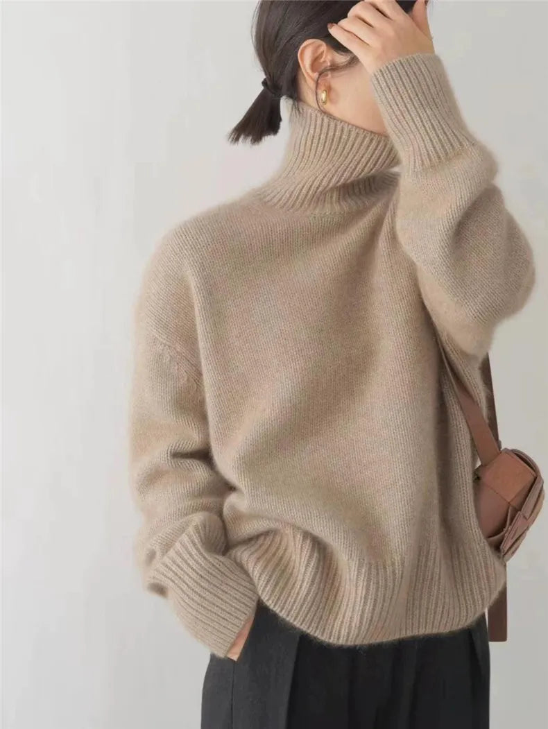 Women's luxe cashmere turtleneck sweater