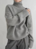 Cashmere turtleneck sweater in grey