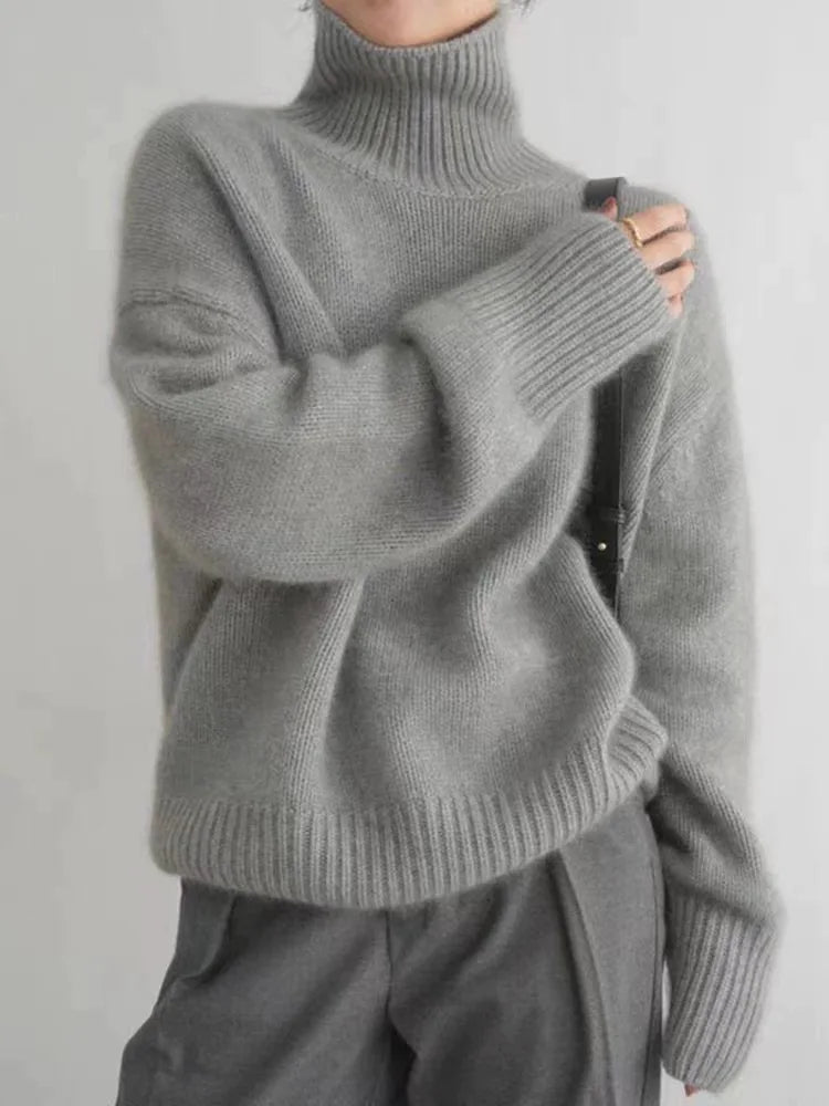 Cashmere turtleneck sweater in grey