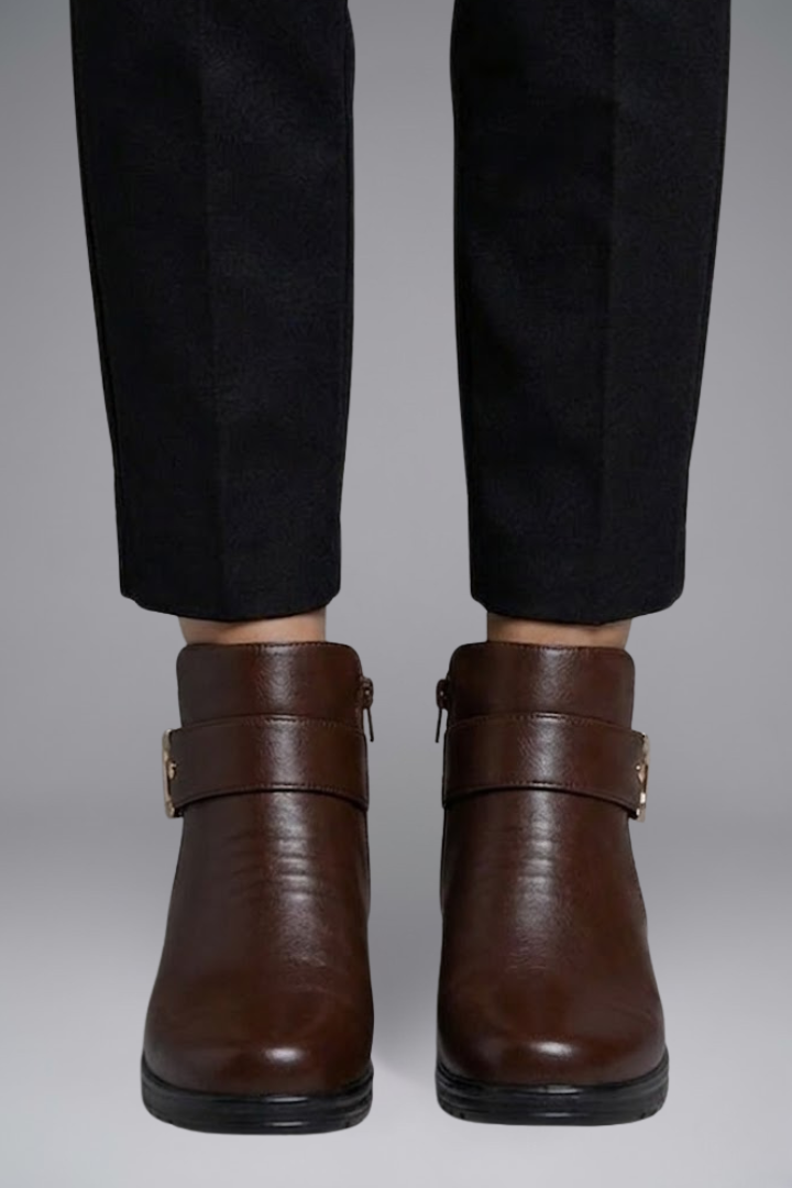 Wide fit leather ankle boots with grip sole in brown