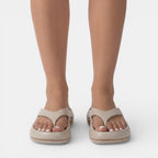 Women's anatomical flip flops designed for summer beach casual wear, featuring ergonomic footbeds for comfort and stylish designs in vibrant colors. 5