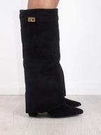 Women's ankle boots featuring a stylish gold clasp detail, perfect for both casual and formal wear. 2