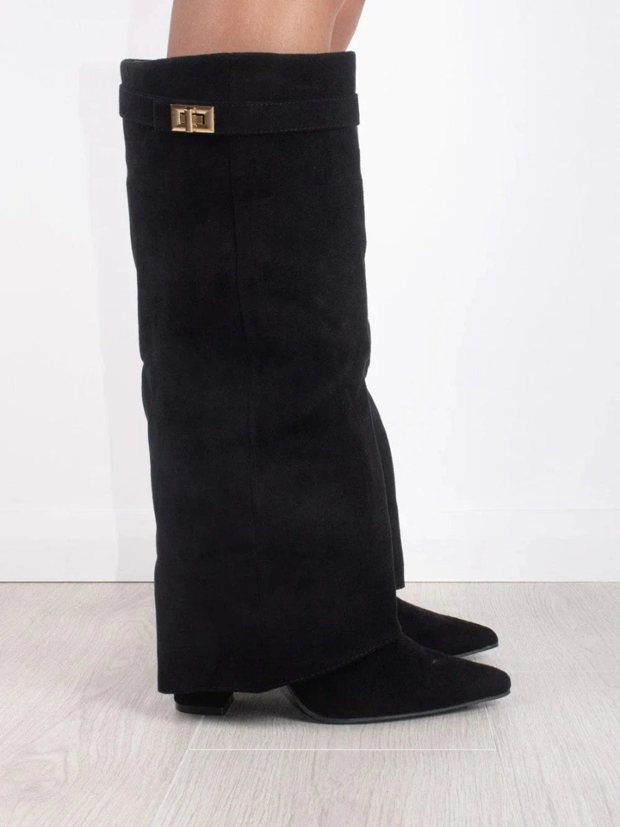 Women's ankle boots featuring a stylish gold clasp detail, perfect for both casual and formal wear. 2