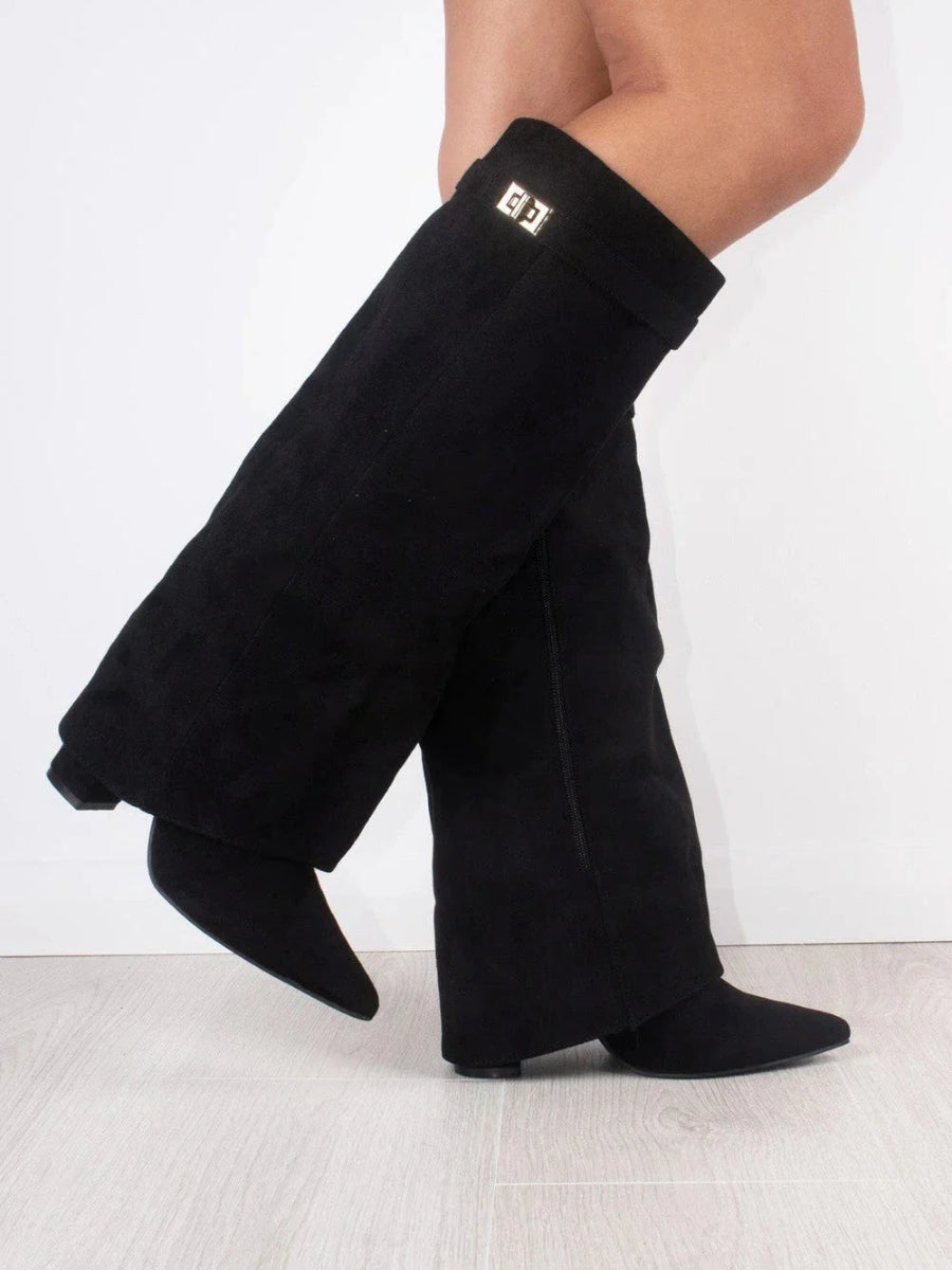 Women's ankle boots featuring a stylish gold clasp detail, perfect for both casual and formal wear. 3