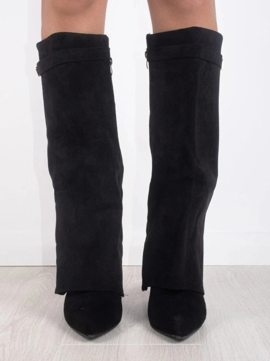 Women's ankle boots featuring a stylish gold clasp detail, perfect for both casual and formal wear. 4