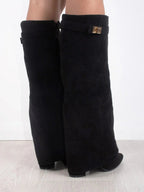 Women's ankle boots featuring a stylish gold clasp detail, perfect for both casual and formal wear. 5