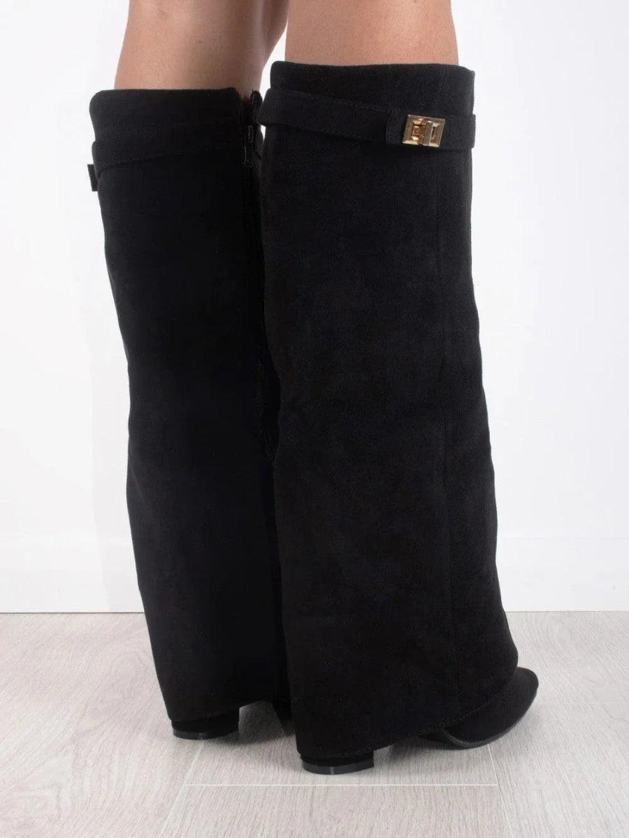Women's ankle boots featuring a stylish gold clasp detail, perfect for both casual and formal wear. 5