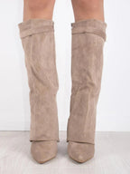 Women's ankle boots featuring a stylish gold clasp detail, perfect for both casual and formal wear. 7