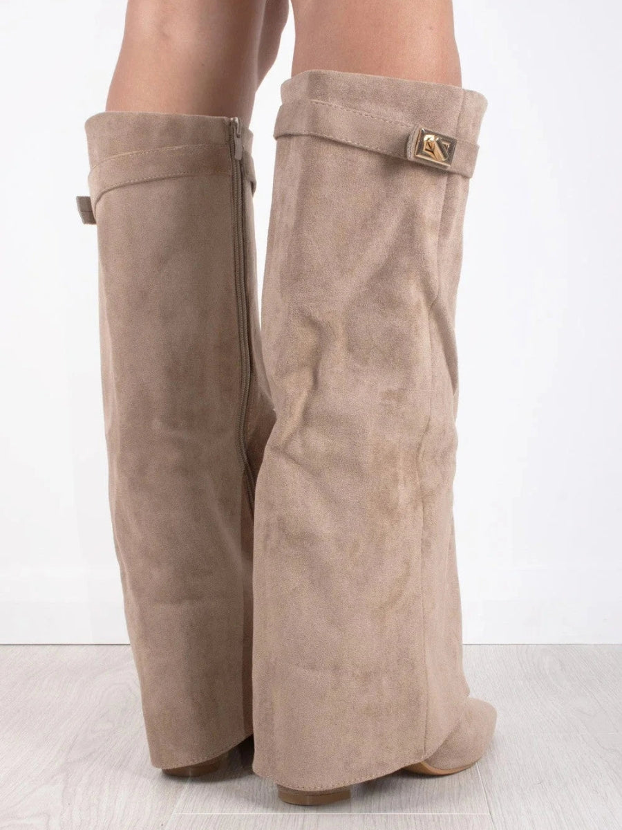 Women's ankle boots featuring a stylish gold clasp detail, perfect for both casual and formal wear. 8