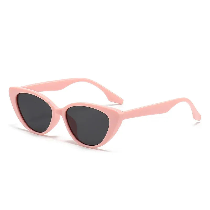 Women's cat eye sunglasses in a retro style, perfect for sunny days and travel, featuring a stylish frame and UV protection. 12