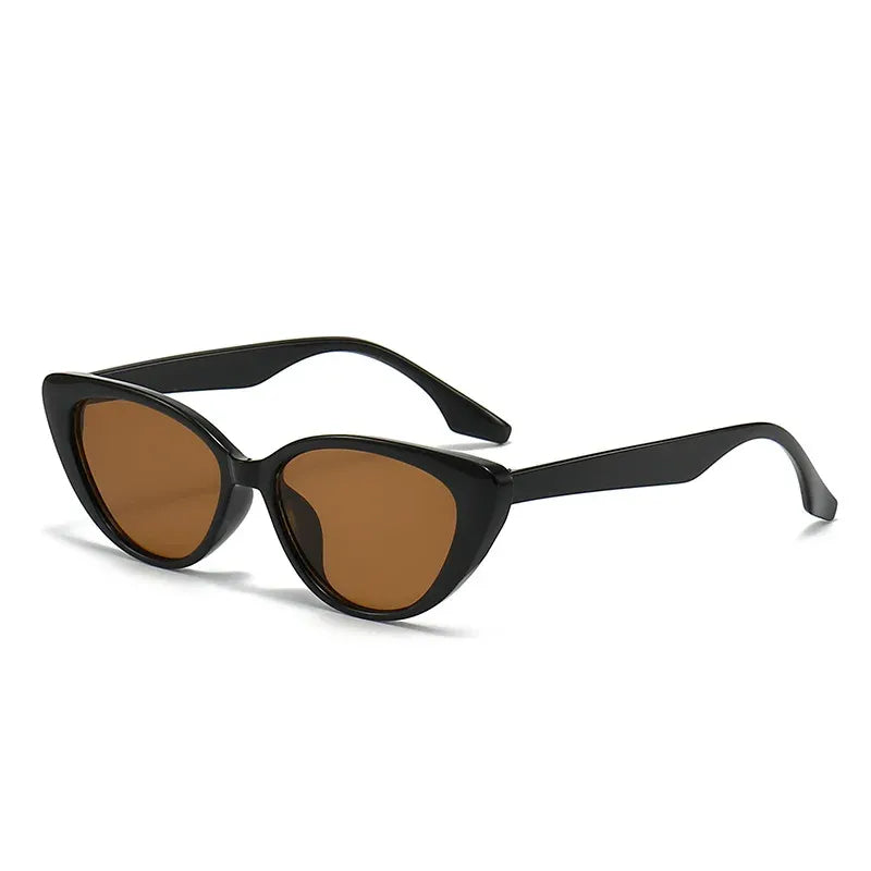 Women's cat eye sunglasses in a retro style, perfect for sunny days and travel, featuring a stylish frame and UV protection. 13