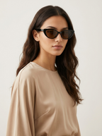 Women's cat eye sunglasses in a retro style, perfect for sunny days and travel, featuring a stylish frame and UV protection. 3