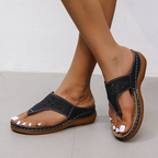 Women's comfortable casual flip flops designed for daily summer wear, featuring a stylish design and soft cushioning for all-day comfort. 2