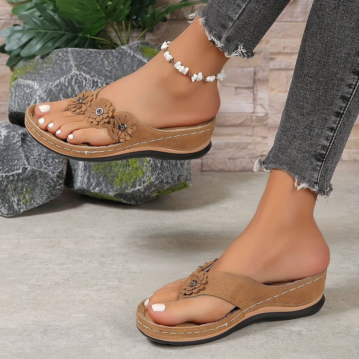 Women's comfortable supportive sandals designed for everyday wear, featuring breathable materials, cushioned footbeds, and adjustable straps for a perfect fit. 2