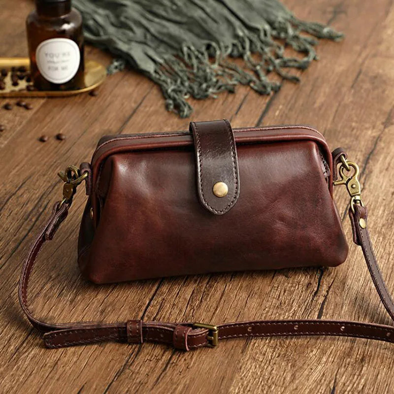 Women's compact adjustable crossbody bag featuring a stylish magnetic flap closure, perfect for hands-free convenience and organized storage. 8