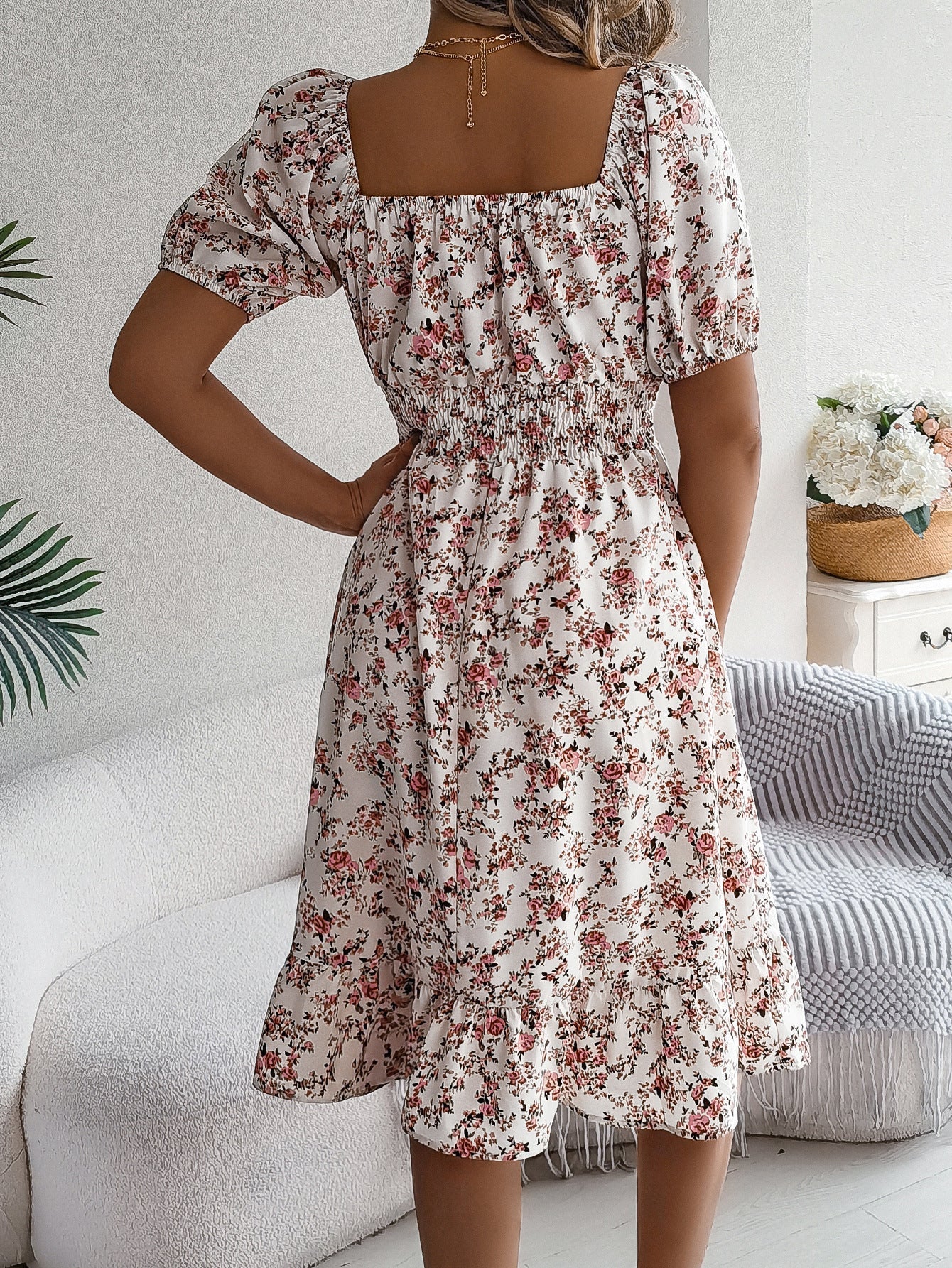 Women's floral ruffle dress featuring a square neckline and high waist, perfect for autumn fashion. 4