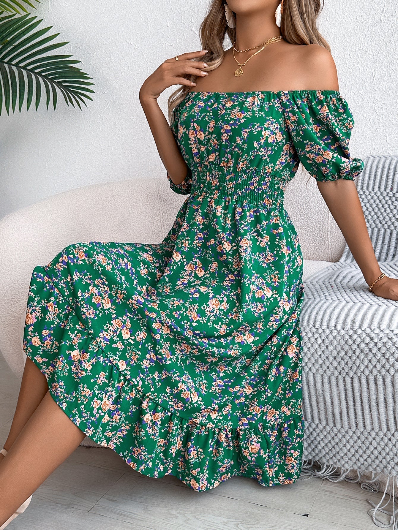 Women's floral ruffle dress featuring a square neckline and high waist, perfect for autumn fashion. 6
