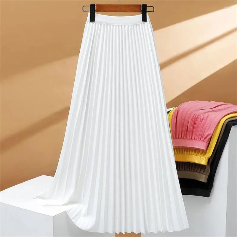 Women's high-waisted pleated maxi skirt in elegant fabric, perfect for casual and formal occasions, showcasing a flowy silhouette and versatile styling options. 1