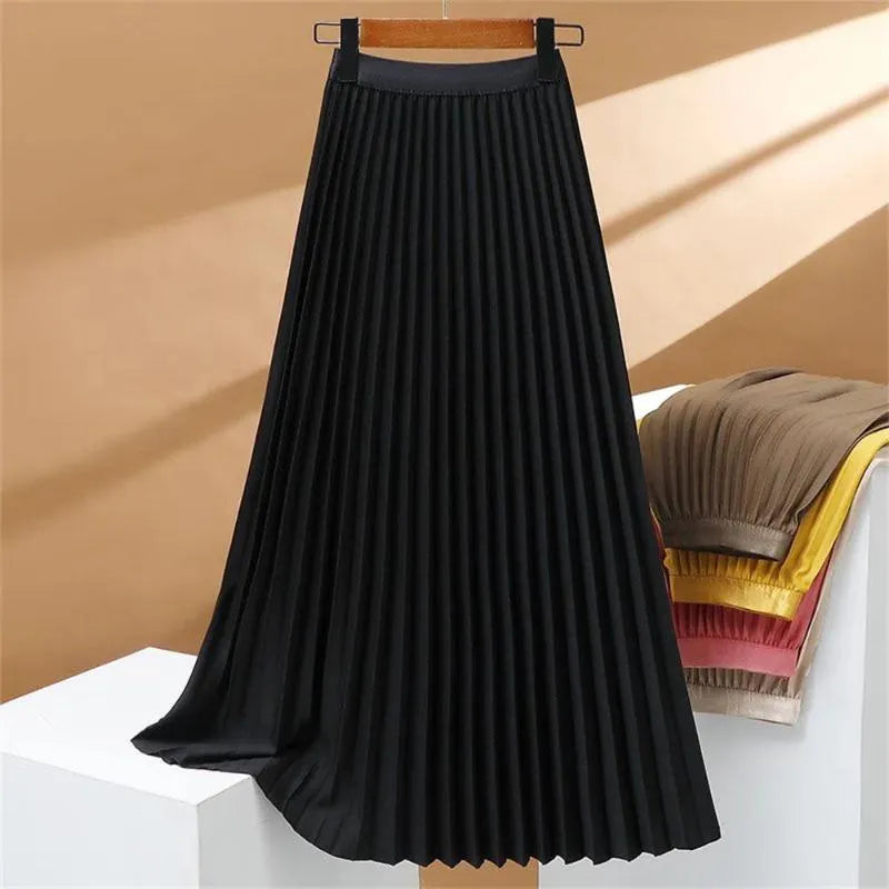 Women's high-waisted pleated maxi skirt in elegant fabric, perfect for casual and formal occasions, showcasing a flowy silhouette and versatile styling options. 2