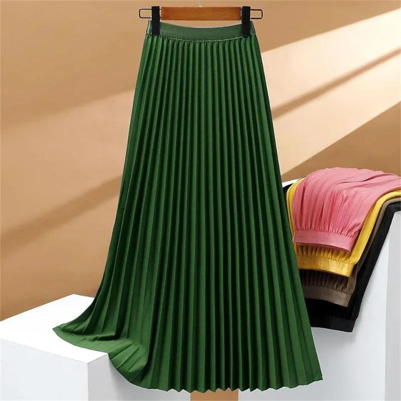 Women's high-waisted pleated maxi skirt in elegant fabric, perfect for casual and formal occasions, showcasing a flowy silhouette and versatile styling options. 3
