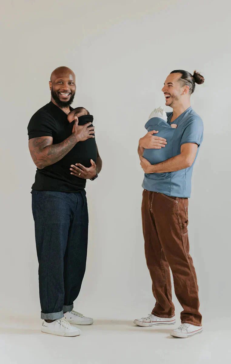 Women's kangaroo pocket baby carrier shirt designed for parenting activities, featuring a comfortable and stylish design, perfect for hands-free baby carrying and nurturing. 6
