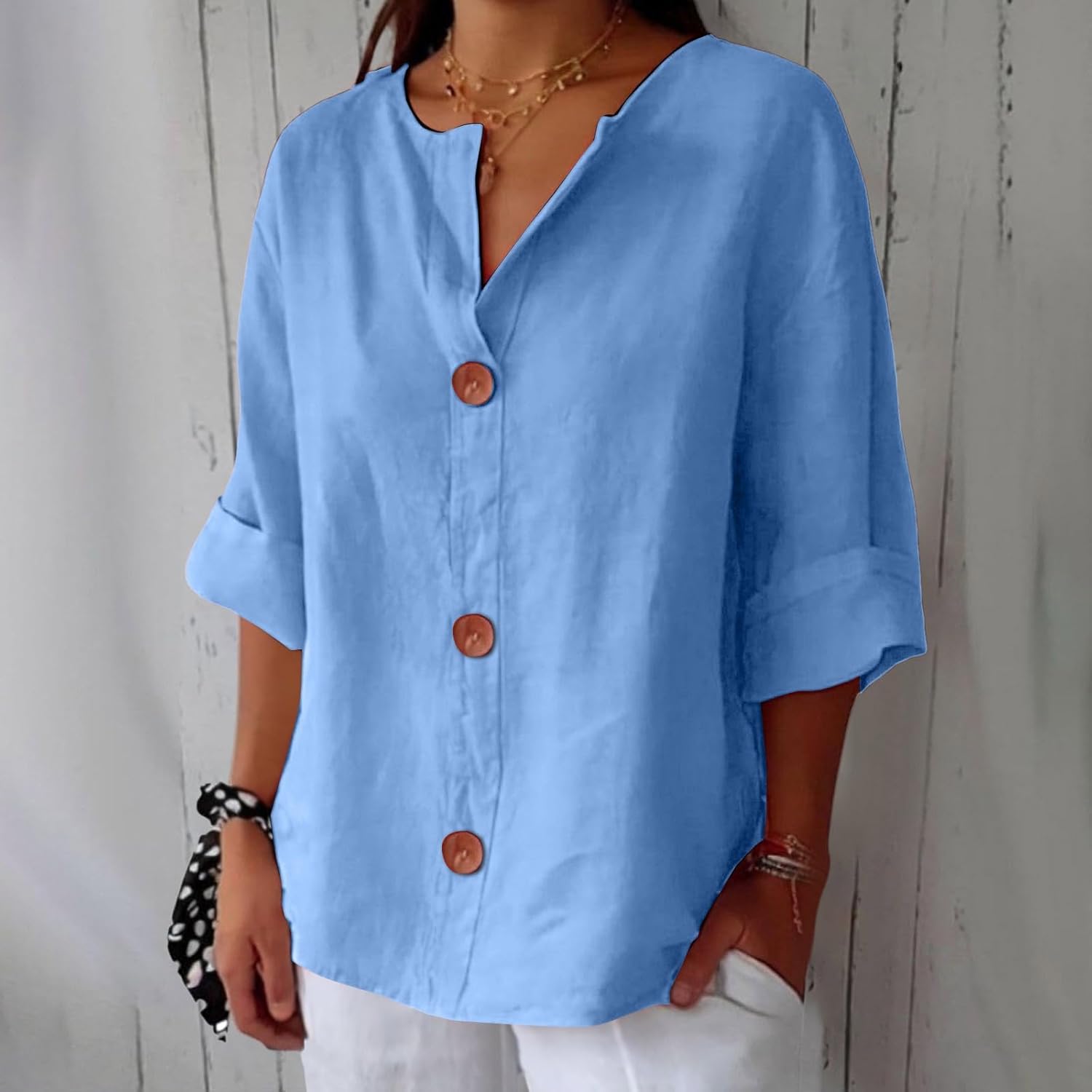 Women's loose fit blouse in lightweight summer linen, perfect for casual outings, featuring a relaxed silhouette and breathable fabric for comfort. 3