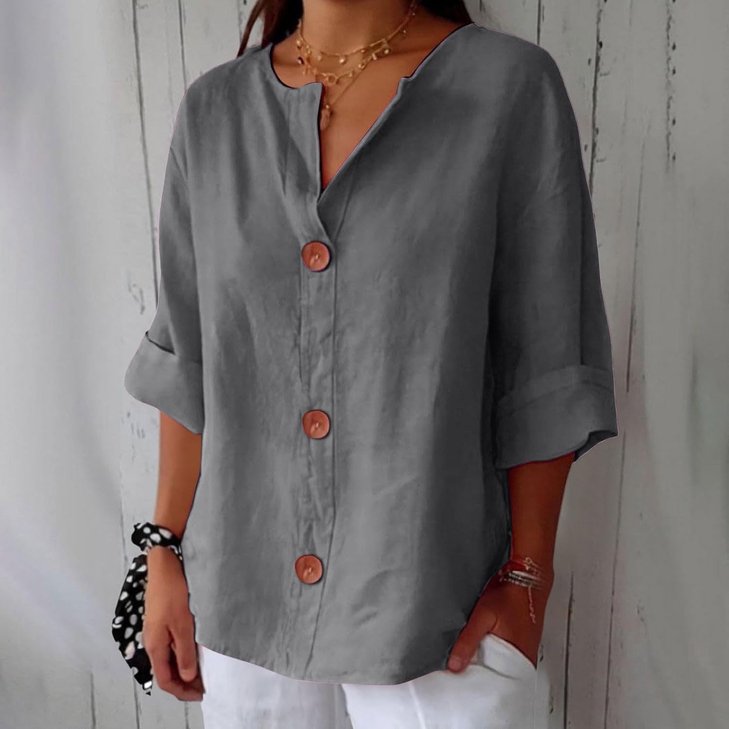 Women's loose fit blouse in lightweight summer linen, perfect for casual outings, featuring a relaxed silhouette and breathable fabric for comfort. 4