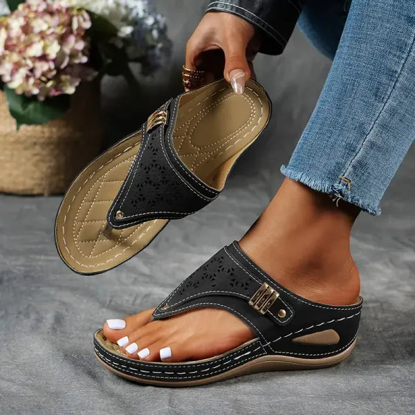 Women's platform sandals featuring an adjustable buckle strap, perfect for summer outings and stylish comfort. 0