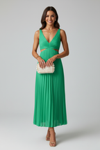 Elegant women's pleated midi formal dress in a sophisticated style, perfect for special events and occasions, featuring a flattering silhouette and versatile color options. 5