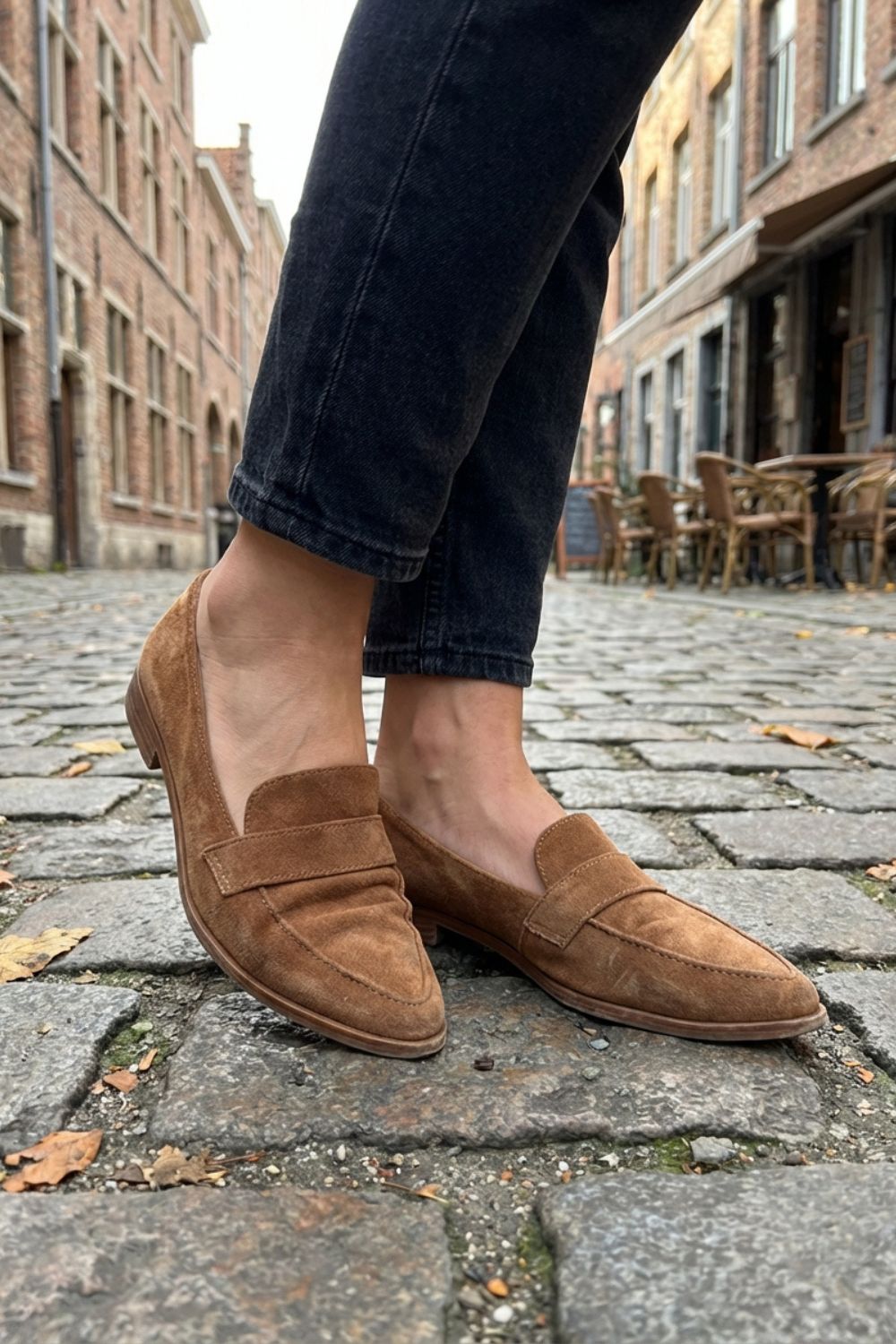 Women's pointed penny loafers featuring a stylish block heel, perfect for everyday wear and versatile enough for both casual and formal outfits. 2