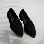 Women's slip-on moccasins featuring arch support and a non-slip sole, perfect for comfort and stability in everyday wear. 0
