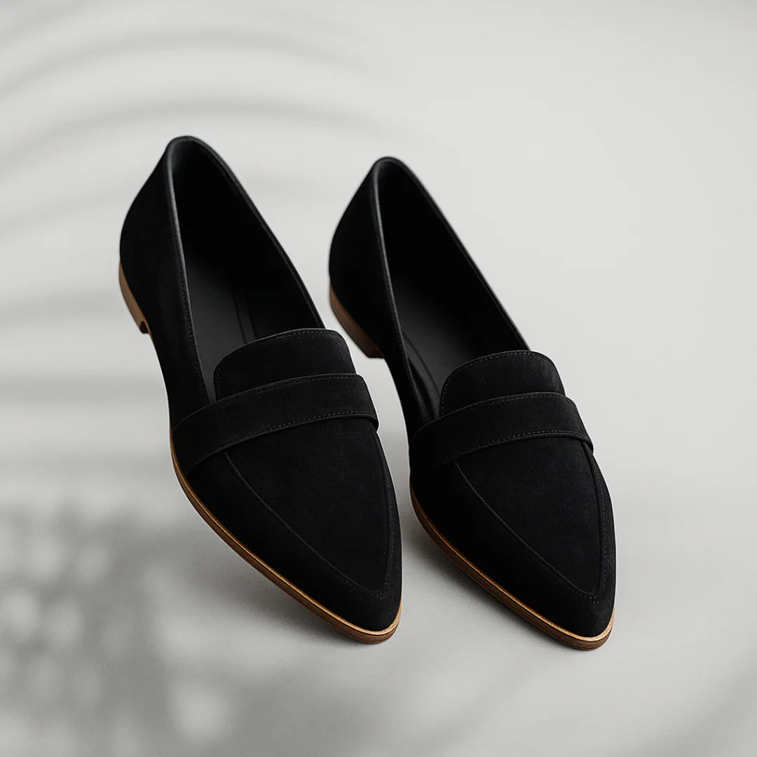 Women's slip-on moccasins featuring arch support and a non-slip sole, perfect for comfort and stability in everyday wear. 0