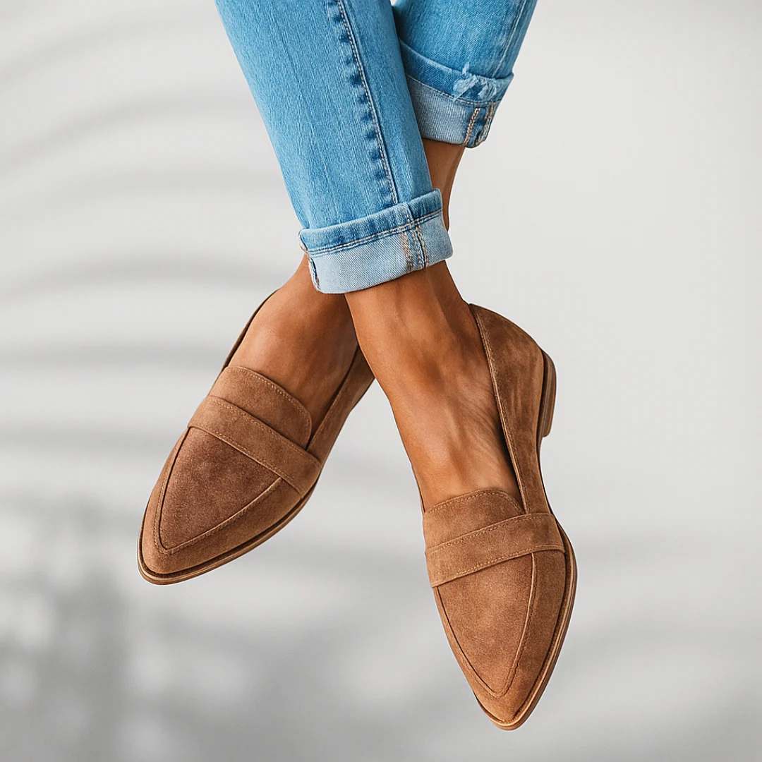 Women's slip-on moccasins featuring arch support and a non-slip sole, perfect for comfort and stability in everyday wear. 3