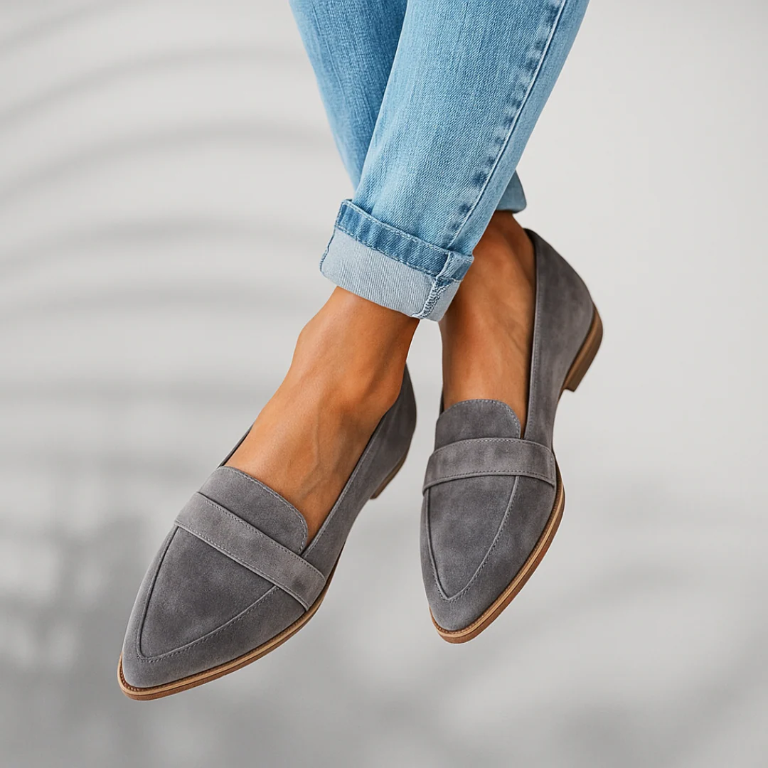 Women's slip-on moccasins featuring arch support and a non-slip sole, perfect for comfort and stability in everyday wear. 6