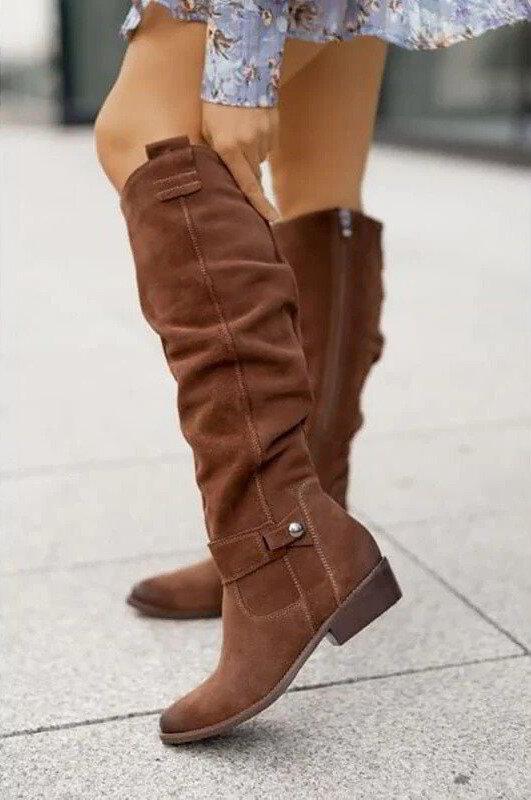 Stylish women's slouch knee high boots perfect for casual and smart evening wear, featuring a comfortable design and elegant silhouette. 2