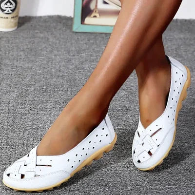 Comfortable women's supportive loafers designed for daily walking, featuring cushioned insoles and flexible soles for all-day wear. 0
