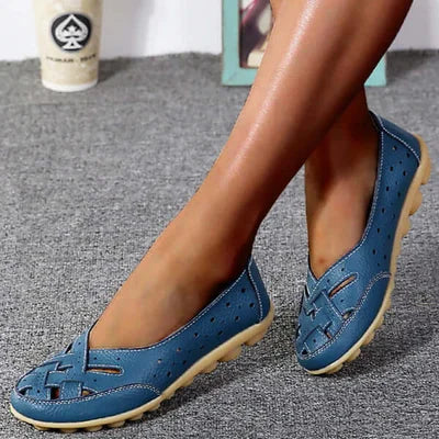 Comfortable women's supportive loafers designed for daily walking, featuring cushioned insoles and flexible soles for all-day wear. 3