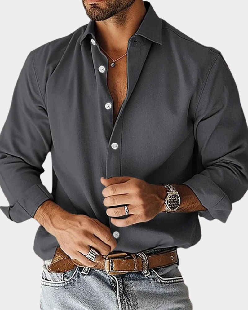 Women's tailored breathable shirt designed for everyday wear, featuring a stylish fit and comfortable fabric for all-day comfort. 1