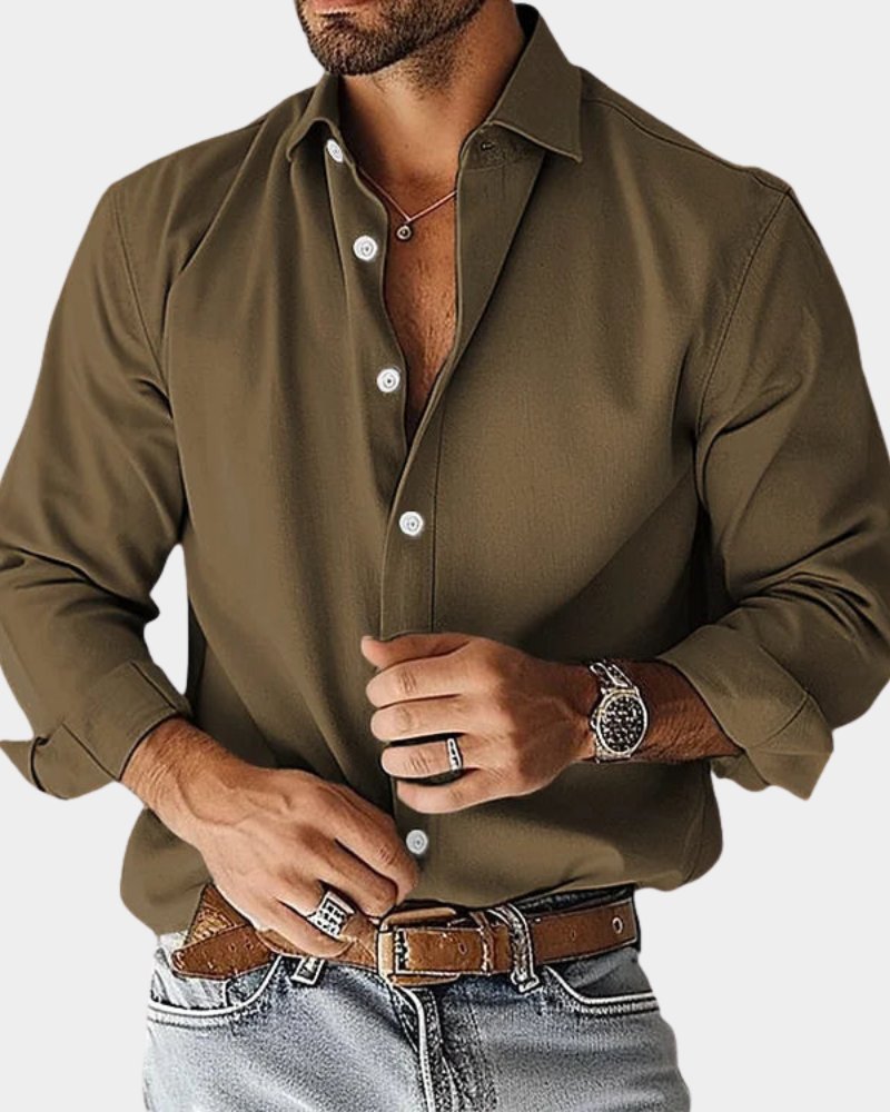 Women's tailored breathable shirt designed for everyday wear, featuring a stylish fit and comfortable fabric for all-day comfort. 3