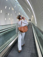 Women's vintage leather tote bag featuring a spacious design, perfect for office use, shopping, and day trips. 5