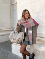 Women's vintage leather tote bag featuring a spacious design, perfect for office use, shopping, and day trips. 7