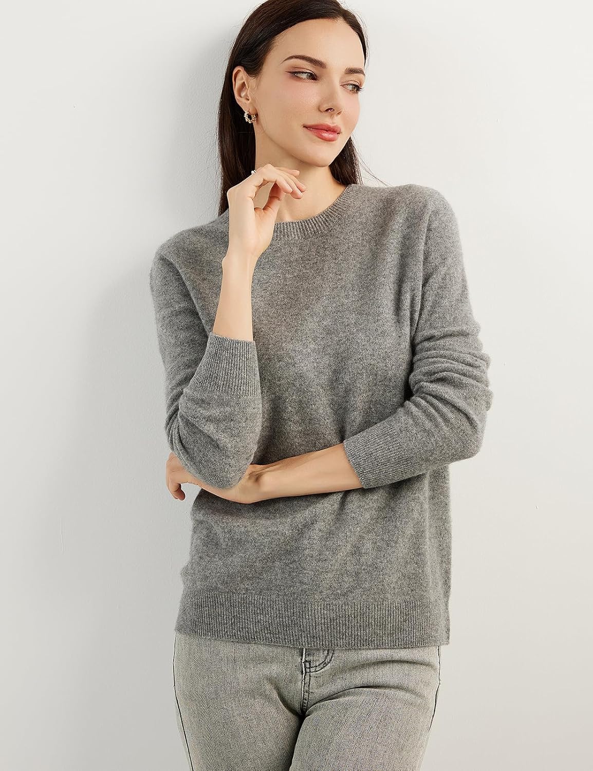 Women's luxe cashmere crew neck sweater in grey